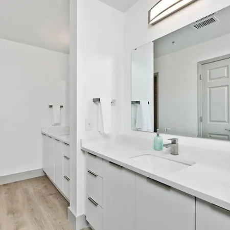 Apartment Stylish 4 Bed - 2 Mins To Stadium - Free Parking - Gym - Views Charlotte