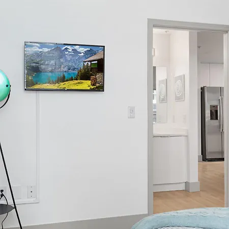 The Hornet - Cozy And Spacious 3br - Free Parking - Views - 2 Mins To Stadium *