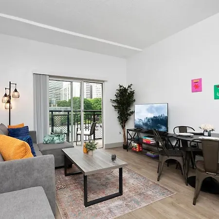 Stylish 4 Bed - 2 Mins To Stadium - Free Parking - Gym - Views Apartment Charlotte