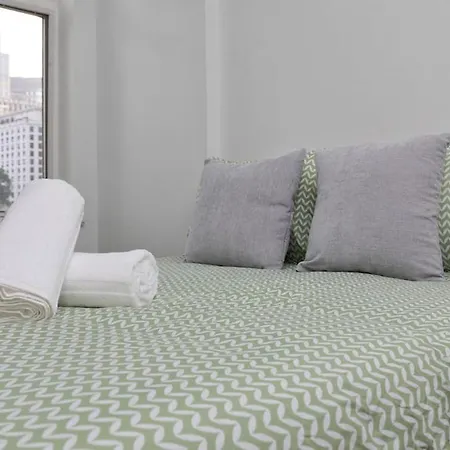 Stylish 4 Bed - 2 Mins To Stadium - Free Parking - Gym - Views * Charlotte