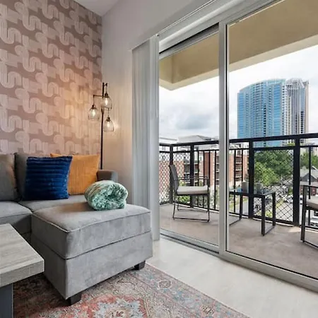 Stylish 4 Bed - 2 Mins To Stadium - Free Parking - Gym - Views *
