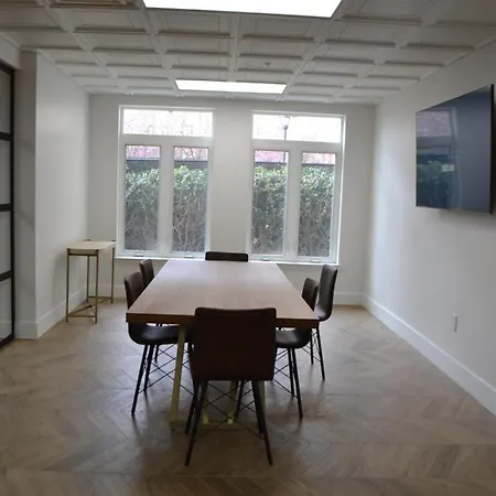 The Hornet - Cozy And Spacious 3br - Free Parking - Views - 2 Mins To Stadium Charlotte