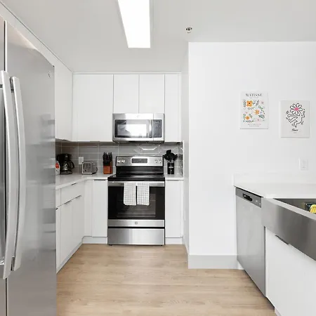 The Hornet - Cozy And Spacious 3br - Free Parking - Views - 2 Mins To Stadium