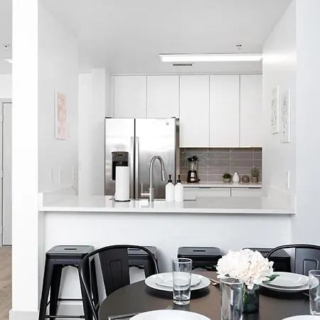 The Hornet - Cozy And Spacious 3br - Free Parking - Views - 2 Mins To Stadium Apartment