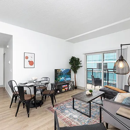 The Hornet - Cozy And Spacious 3br - Free Parking - Views - 2 Mins To Stadium Apartment *