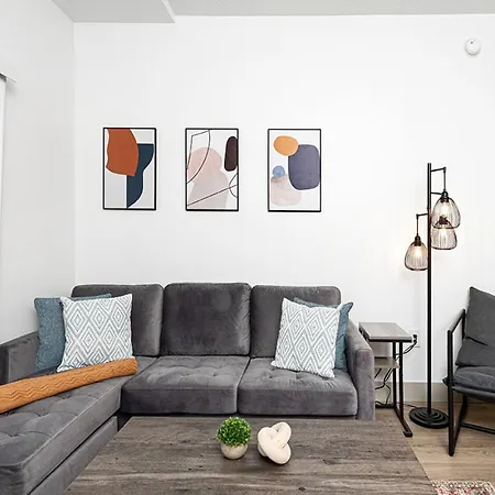 Apartment The Hornet - Cozy And Spacious 3br - Free Parking - Views - 2 Mins To Stadium *
