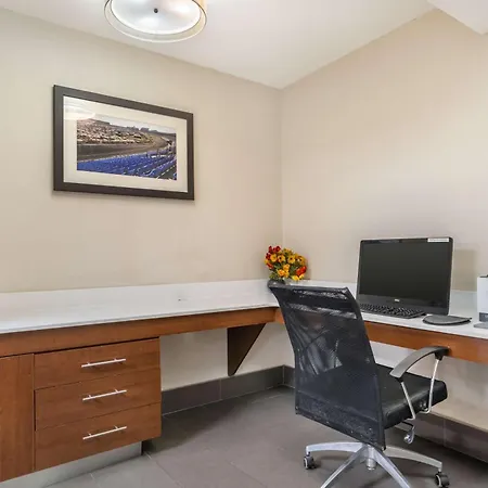 Comfort Airport Uptown 3*