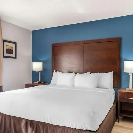 Comfort Airport Uptown 3*
