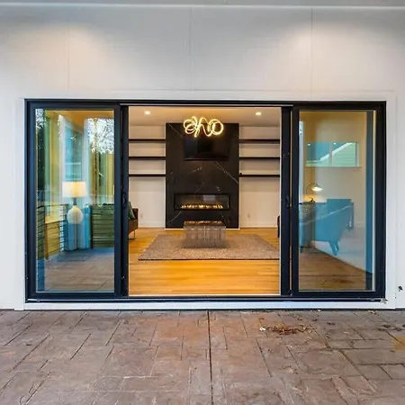 Charlotte's Modern Luxe - Your Stylish Haven