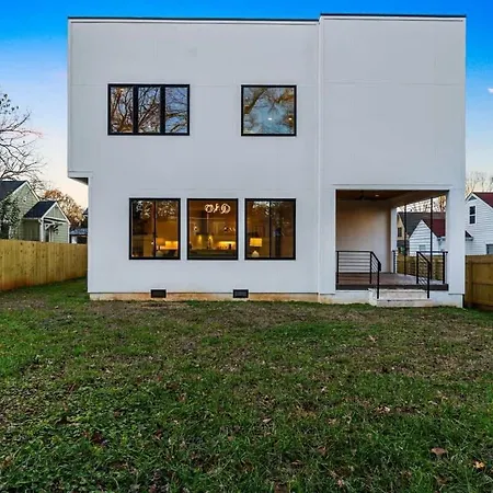 Charlotte's Modern Luxe - Your Stylish Haven Holiday home Charlotte