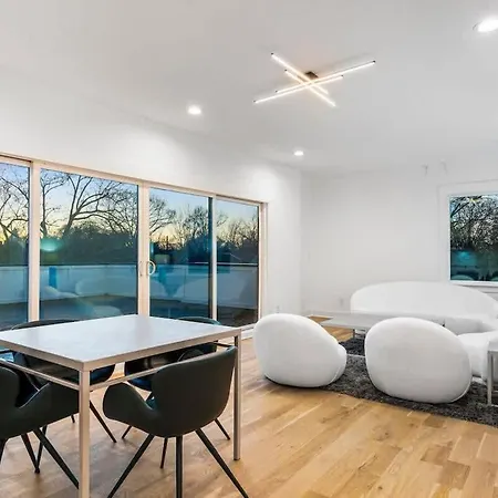 Charlotte's Modern Luxe - Your Stylish Haven *