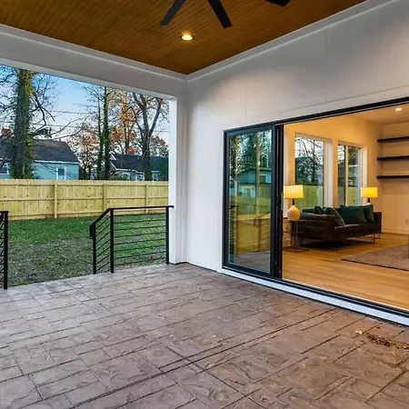 Charlotte's Modern Luxe - Your Stylish Haven Holiday home Charlotte