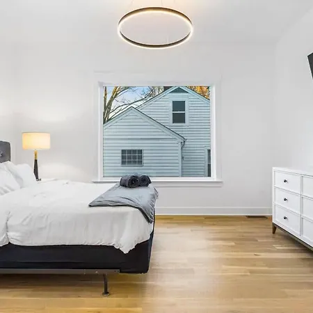 Charlotte's Modern Luxe - Your Stylish Haven *