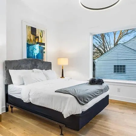 Holiday home Charlotte's Modern Luxe - Your Stylish Haven
