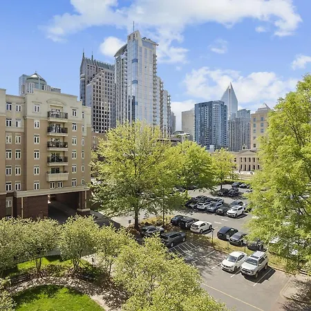 Apartment Beautiful Blue Spacious Free Parking View Gym Charlotte