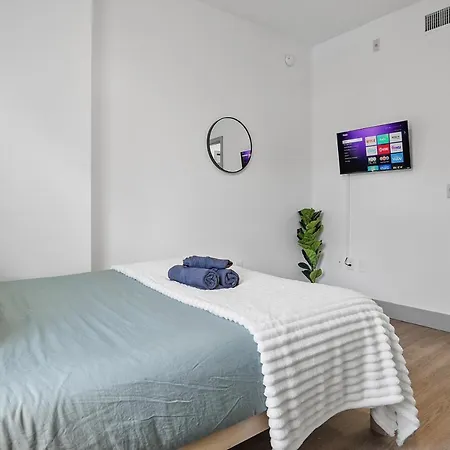 Beautiful Blue Spacious Free Parking View Gym Apartment