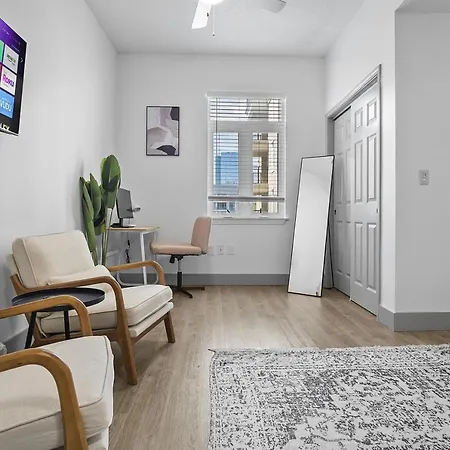 Apartment Beautiful Blue Spacious Free Parking View Gym Charlotte