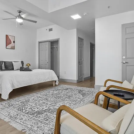 Apartment Beautiful Blue Spacious Free Parking View Gym
