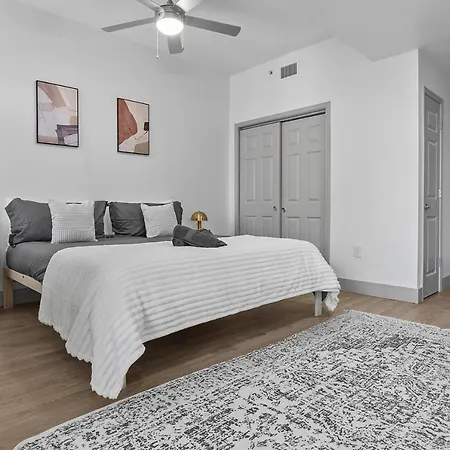 Apartment Beautiful Blue Spacious Free Parking View Gym