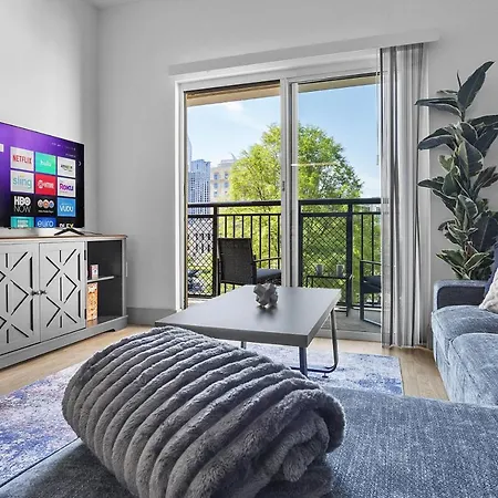Beautiful Blue Spacious Free Parking View Gym Apartment Charlotte