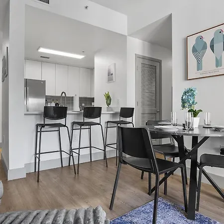 Apartment Beautiful Blue Spacious Free Parking View Gym Charlotte