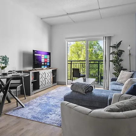 Beautiful Blue Spacious Free Parking View Gym * Charlotte