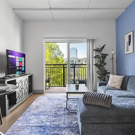 Beautiful Blue Spacious Free Parking View Gym Apartment *
