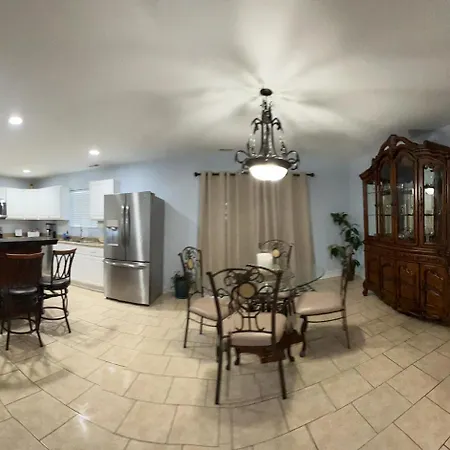 Family House With Jacuzzi Holiday home