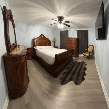 Family House With Jacuzzi Holiday home