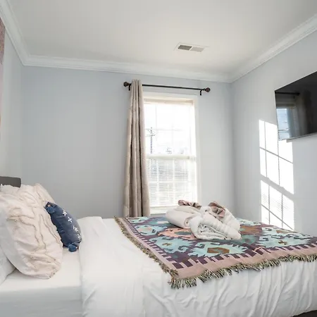 Downtown Gem With Fenced Yard, Bbq Grill And Firepit Holiday home *