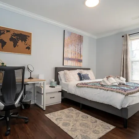 Holiday home Downtown Gem With Fenced Yard, Bbq Grill And Firepit