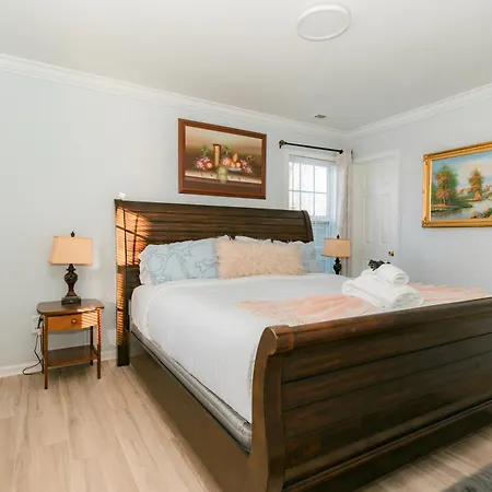 Downtown Gem With Fenced Yard, Bbq Grill And Firepit Holiday home Charlotte