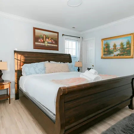 Downtown Gem With Fenced Yard, Bbq Grill And Firepit Holiday home