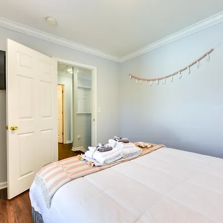Downtown Gem With Fenced Yard, Bbq Grill And Firepit