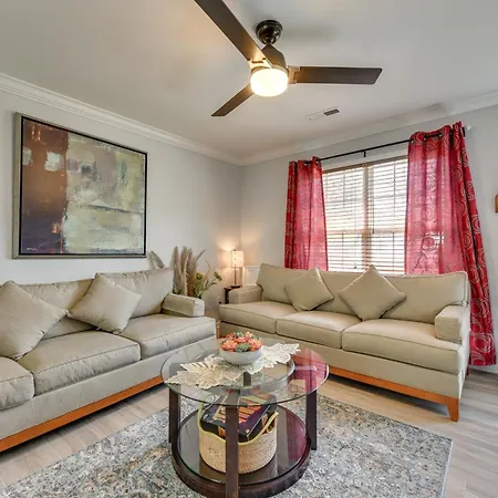 Holiday home Downtown Gem With Fenced Yard, Bbq Grill And Firepit *