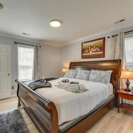 Downtown Gem With Fenced Yard, Bbq Grill And Firepit Holiday home Charlotte