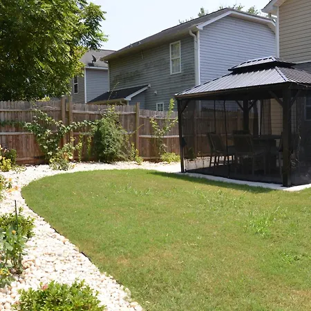 Holiday home Downtown Gem With Fenced Yard, Bbq Grill And Firepit
