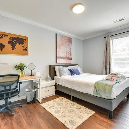Holiday home Downtown Gem With Fenced Yard, Bbq Grill And Firepit *