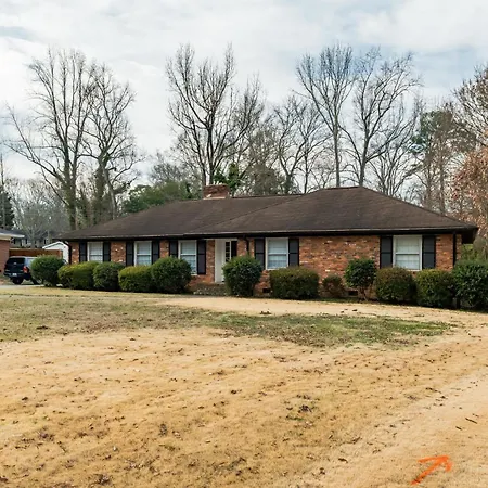 Holiday home 4 Bedroom Ranch In Prime Southpark Backyard And Porch Charlotte