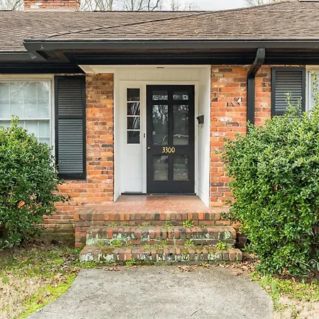 Holiday home 4 Bedroom Ranch In Prime Southpark Backyard And Porch Charlotte