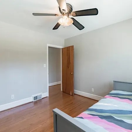 4 Bedroom Ranch In Prime Southpark Backyard And Porch *