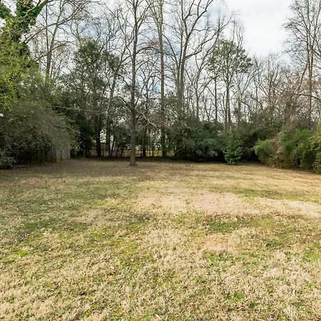 Holiday home 4 Bedroom Ranch In Prime Southpark Backyard And Porch