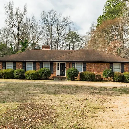 Holiday home 4 Bedroom Ranch In Prime Southpark Backyard And Porch Charlotte