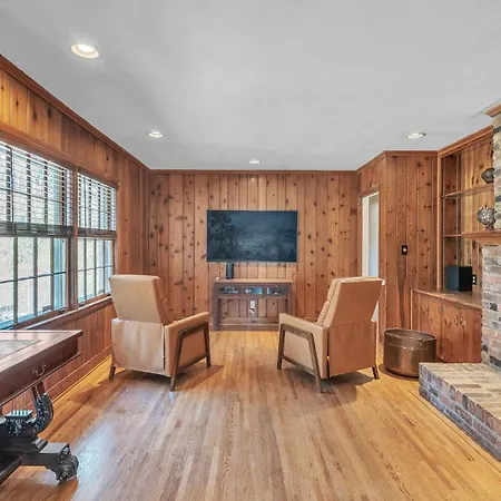4 Bedroom Ranch In Prime Southpark Backyard And Porch *