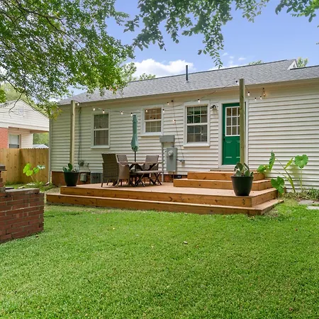 Open And Modern 2 Bedroom Retreat Near Noda *