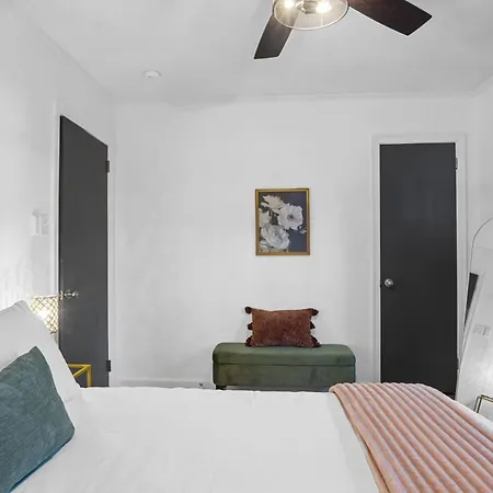 Elegant 4bd Retreat - Backyard Bbq & Theater *