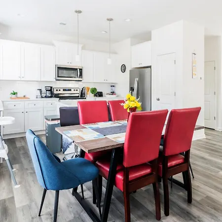 Chic 9 Min To Uptown Hot Tub & Private Yard