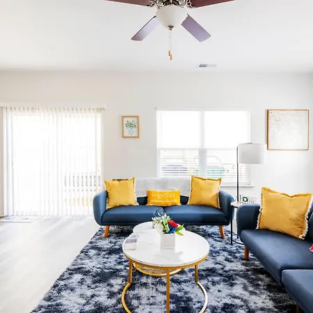 Chic 9 Min To Uptown Hot Tub & Private Yard *