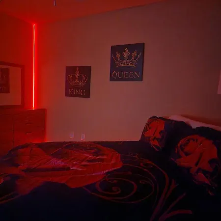 Apartment Frisky Adult Play Place - Fri & Sat Get Sunday Free! 