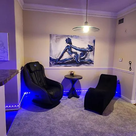 Apartment Frisky Adult Play Place - Fri & Sat Get Sunday Free! 